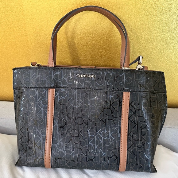 Gorgeous Calvin Klein handbag - Picture 2 of 11